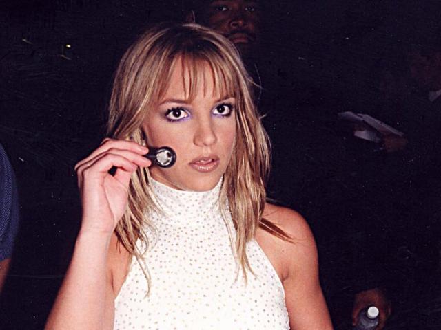 Thời trang - Thời trang ngày đầu ca hát của công chúa nhạc Pop Britney Spears khiến fan mê mẩn