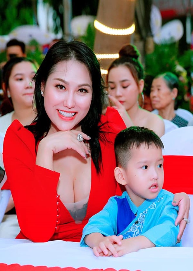 Mặc sexy khoe vòng một 93cm, Phi Thanh Vân lại hớ hênh lộ điểm nhạy cảm thế này - 8