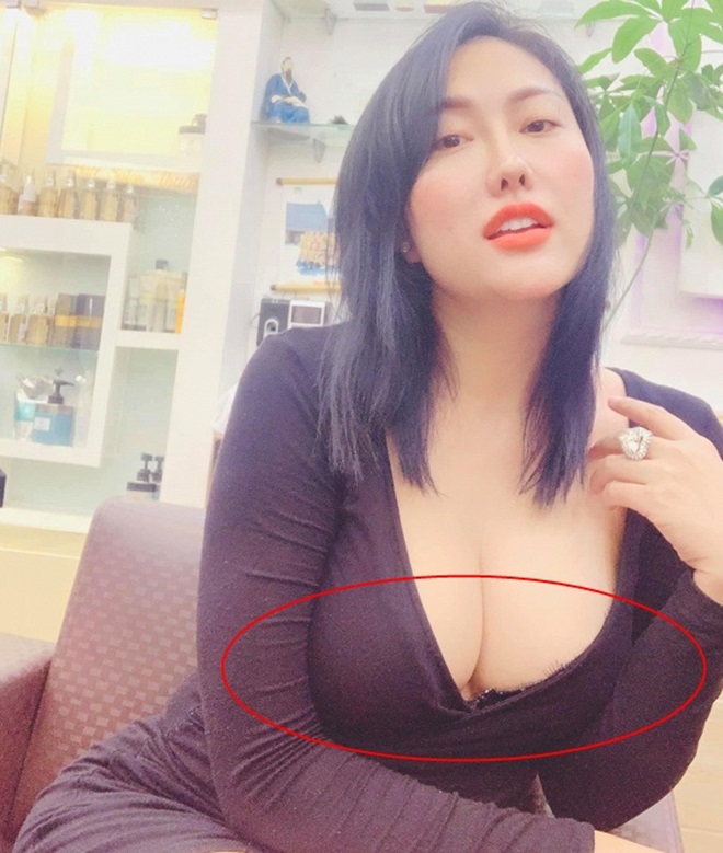 Mặc sexy khoe vòng một 93cm, Phi Thanh Vân lại hớ hênh lộ điểm nhạy cảm thế này - 2