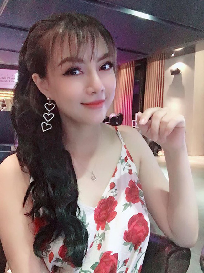 Nhan sắc xinh đẹp của nữ MC nhận được nhiều cảm mến từ khán giả.
