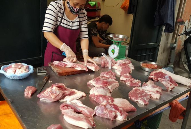 Thịt lợn hơi tăng nhẹ bất chấp các giải pháp kìm giá lợn xuống 70.000 đồng/kg của Bộ Nông nghiệp.