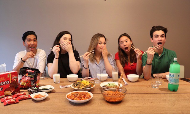 Mukbang: Xu hướng giải trí hay sự phản chiếu của một thế hệ con người cô đơn? - 4