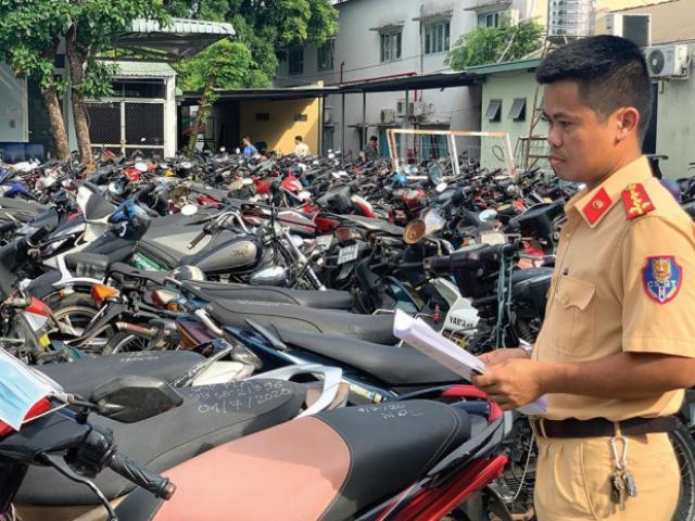 Tin tức trong ngày - Bị phạt nặng, người vi phạm bỏ xe trốn phạt