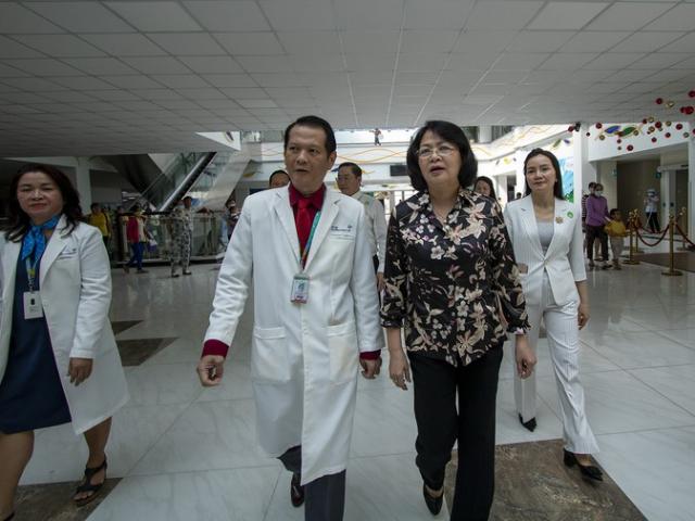 Sức khỏe đời sống - TS-BS Trương Quang Định: "Trúc Nhi - Diệu Nhi vẫn còn thở máy"