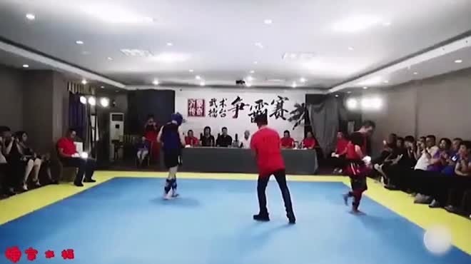 "Diệp Vấn thời nay" bị đánh "lên bờ xuống ruộng", rúng động võ Trung Quốc