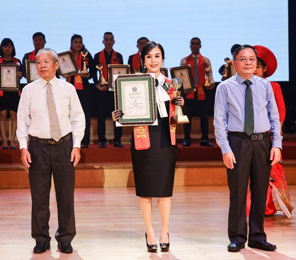 Hathor Group nhận cú đúp giải thưởng: Thương hiệu – Nhãn hiệu nổi tiếng Đất Việt và Nhà lãnh đạo doanh nghiệp xuất sắc 2020 - 2