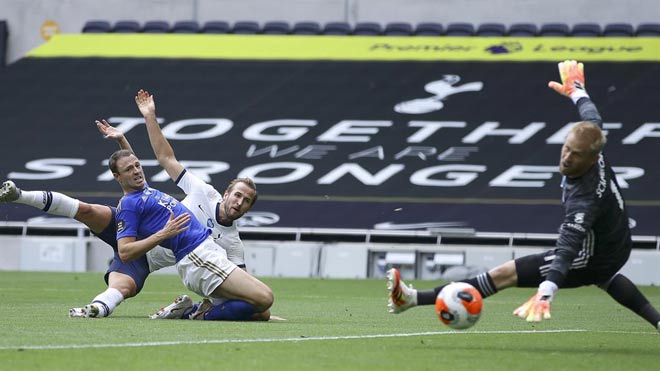 Harry Kane tỏa sáng &#34;giúp&#34; MU, Chelsea: Mourinho khen &#34;không ai sánh nổi&#34; - 1