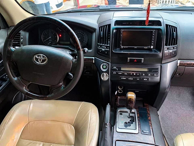 Toyota Land Cruiser máy dầu chạy hơn 10 năm bán giá gần bằng xe Explorer mới - 6