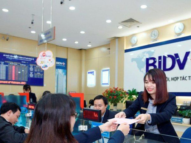 Kinh doanh - Ngân hàng phải bù lỗ 500 tỷ đồng chỉ để nhắn tin cho khách hàng