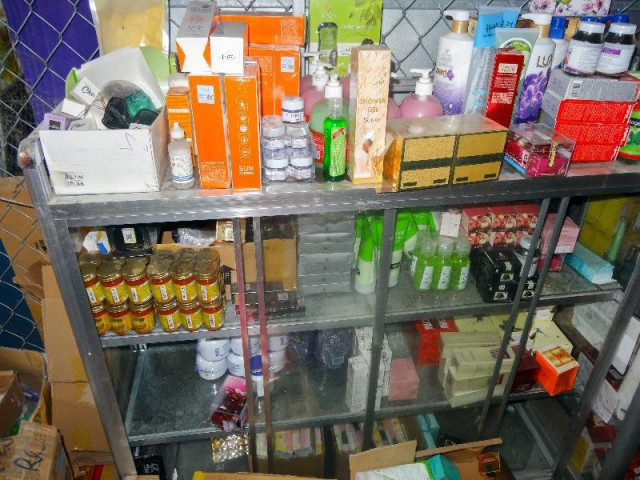 Thị trường - Tiêu dùng - Bị phạt 64 triệu vì bán mỹ phẩm không nguồn gốc trên Facebook