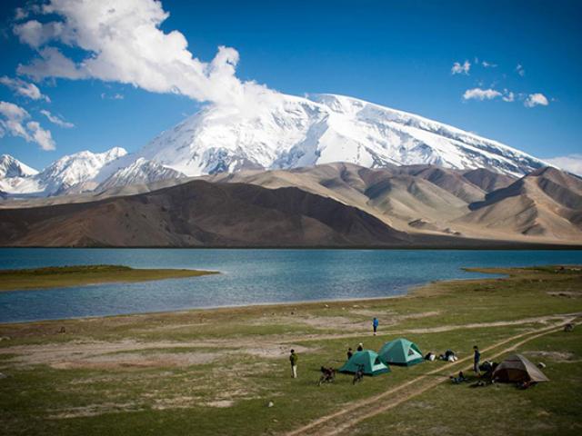 Du lịch - Hồ nước giống như "Biển Chết" ở trên "nóc nhà của thế giới"