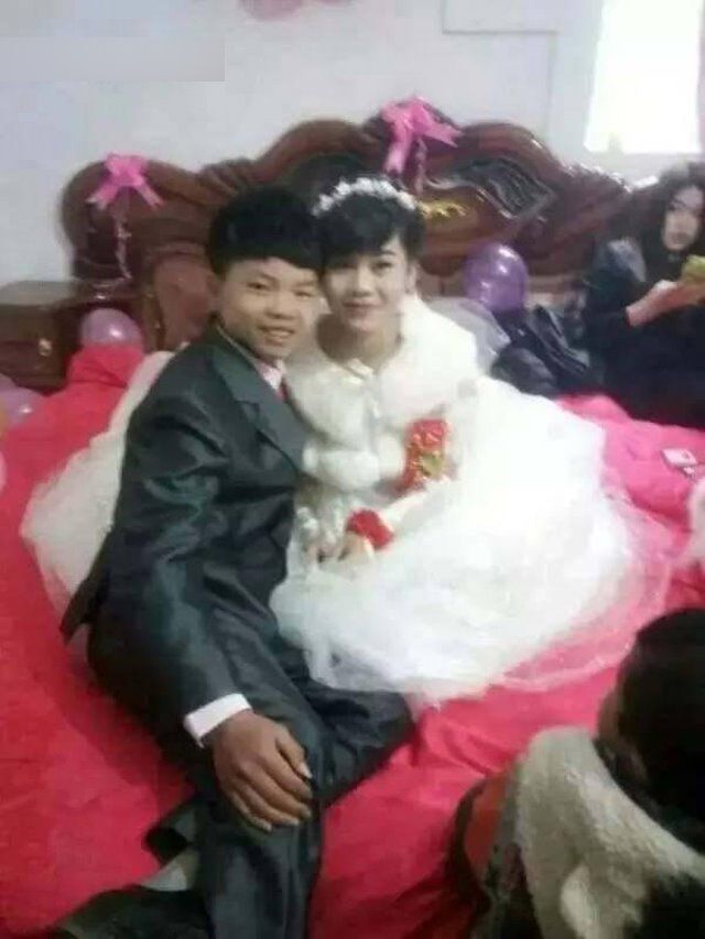 Chú rể 13 tuổi mặt "non choẹt", hớn hở trong đám cưới, nhìn sang cô dâu càng sốc hơn - 2