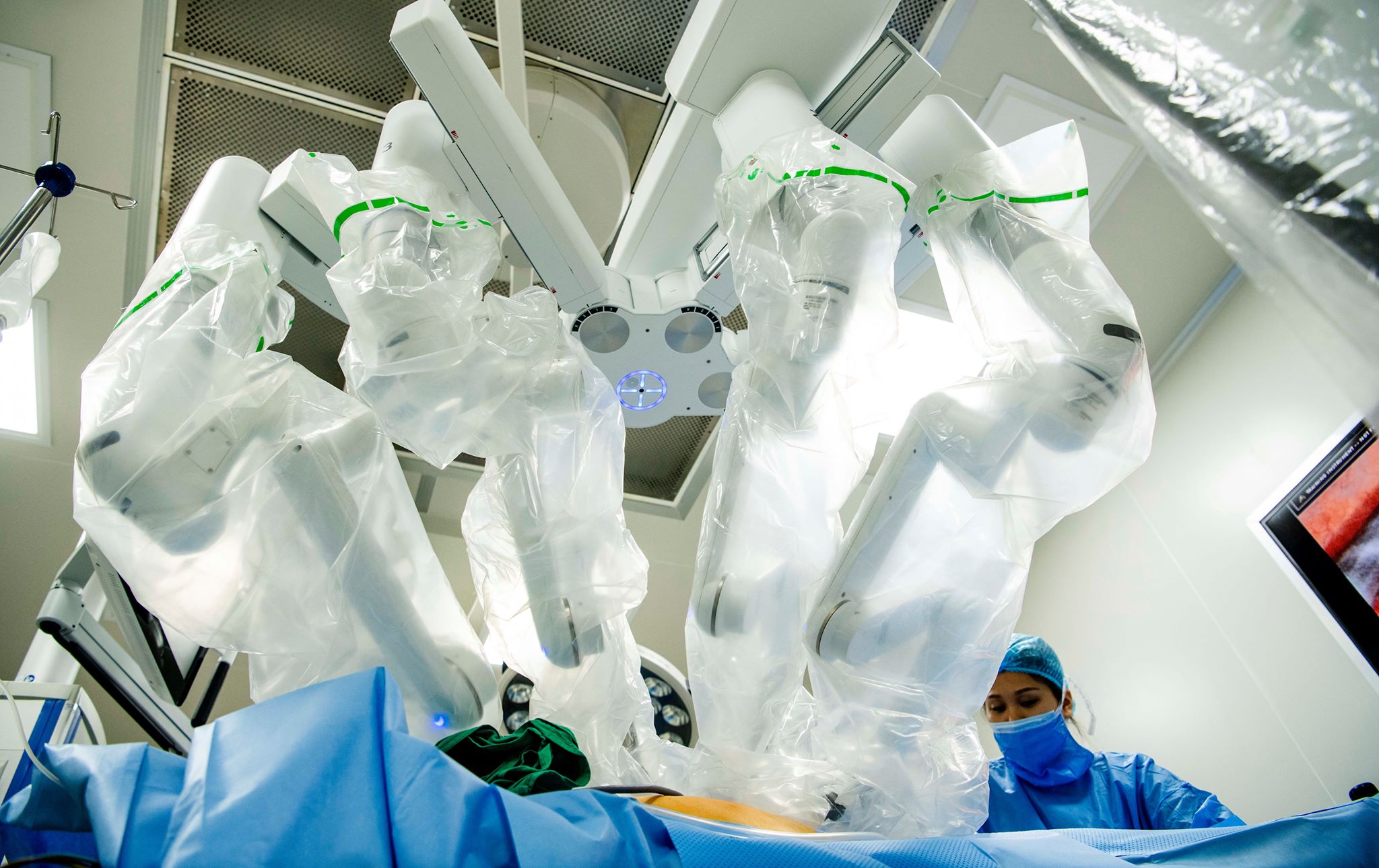 Cận cảnh bác sĩ Bệnh viện K mổ ung thư trực tràng bằng robot thông minh - 13