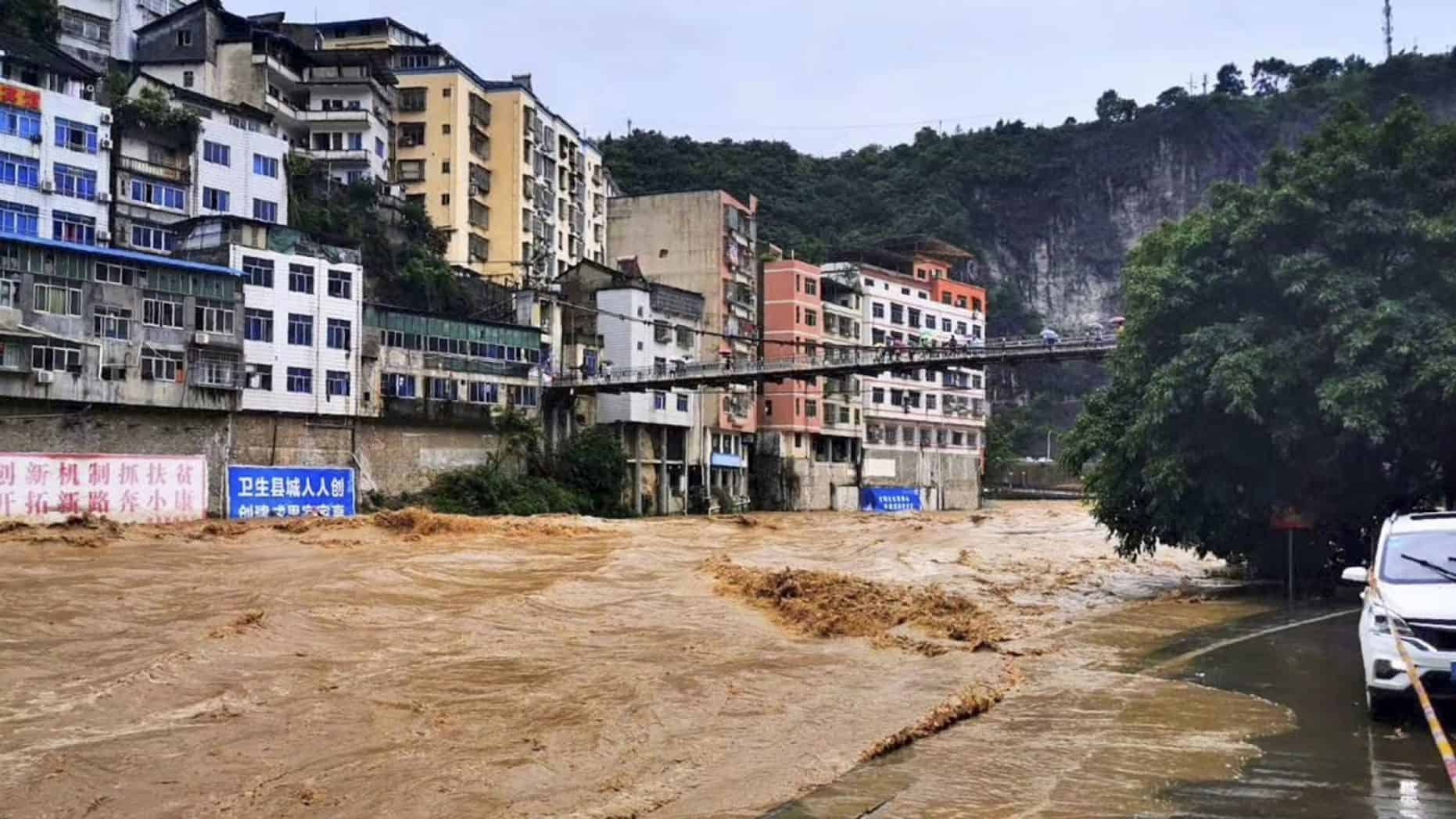 Nước lũ dâng cao ở huyện Vô Tích, thành phố Trùng Khánh, Trung Quốc hôm 12/6. Ảnh: Tân Hoa xã