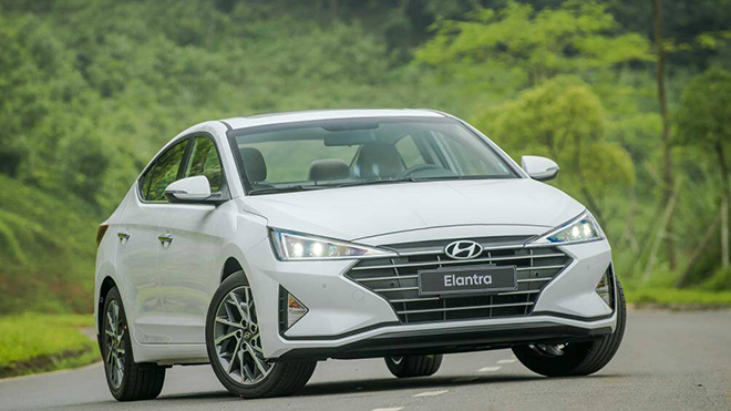 Đánh giá: Lăn bánh hơn 700 triệu đồng, có nên mua Hyundai Elantra? - 2