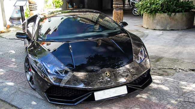 Chiếc Lamborghini Huracan đen duy nhất tại Việt Nam được đưa về nước vào cuối năm 2017 với nhiều chi tiết khác biệt so với những chiếc Huracan khác
