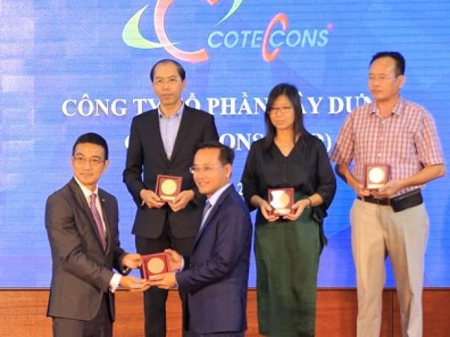 Kinh doanh - Ông lớn thầu xây dựng và bảo hiểm bị loại khỏi nhóm 30 cổ phiếu giá trị vốn hóa lớn nhất