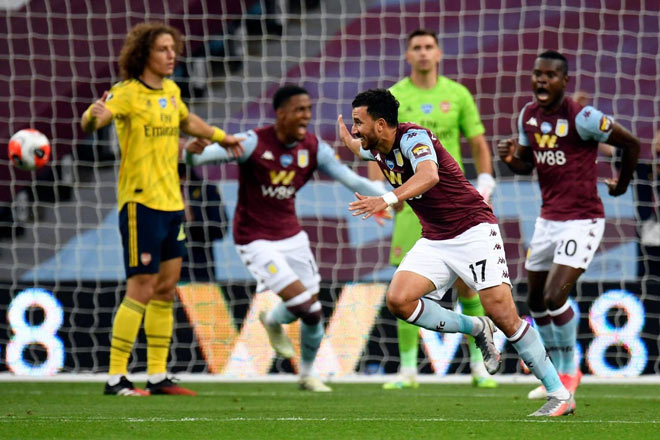 Tiền vệ Trezeguet giúp Aston Villa thắng Arsenal 1-0 để thắp sáng hy vọng trụ hạng cho đội nhà