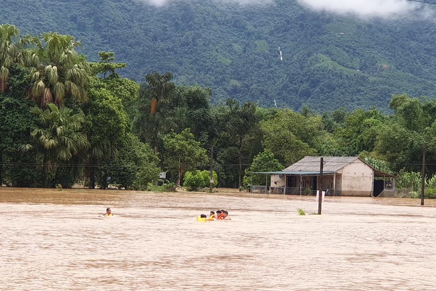 Mưa lớn khiến nhiều nơi tại TP Hà Giang ngập lụt nghiêm trọng. Ảnh HB Hà Giang.