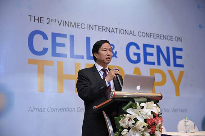 Không ngừng nghiên cứu ứng dụng các phương pháp điều trị mới, GS.TS Nguyễn Thanh Liêm là người đã tiên phong đưa liệu pháp miễn dịch tự thân hỗ trợ điều trị ung thư về Việt Nam từ năm 2015