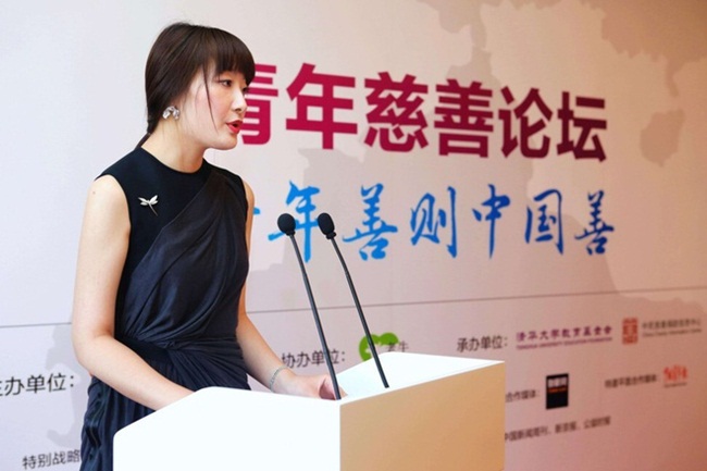Năm 22 tuổi, Zong Fuli về Trung Quốc rồi tham gia công việc kinh doanh của gia đình từ năm 2005.
