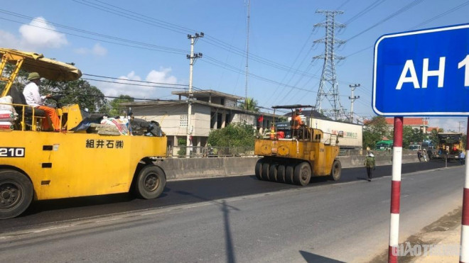 Trước sự cương quyết của Bộ GTVT, hiện các nhà thầu đã đồng loạt tiến hành cào bóc, thảm lại các đoạn đường bị hư hỏng.