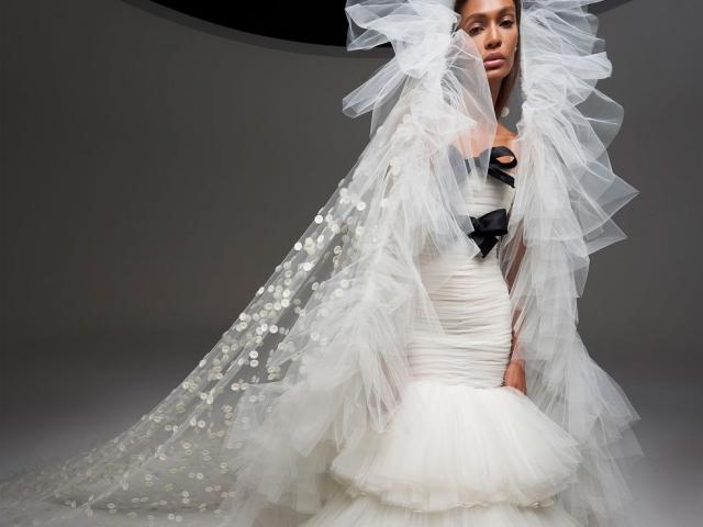 Váy cưới cao cấp từ giản dị tới kỳ ảo gây đắm say