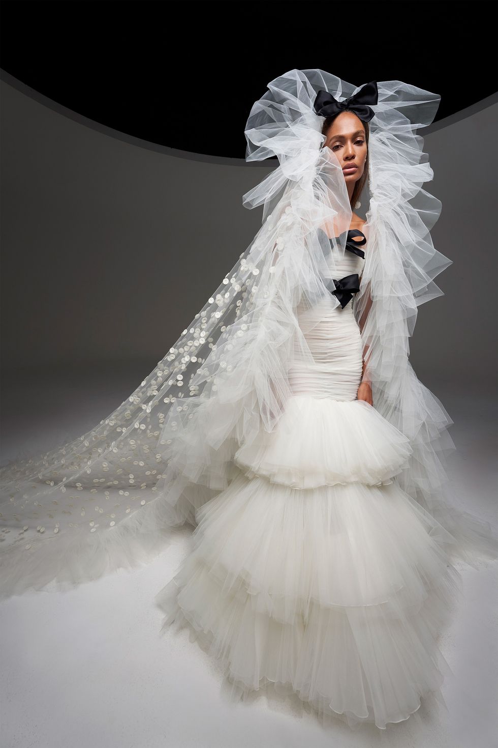 Trầm trồ trước 3 chiếc váy cưới Dior đẹp lộng lẫy của hot fashionista