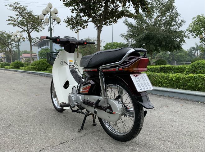 Dân chơi 9X trải lòng việc “chinh phục” Honda Dream biển tứ quý 9