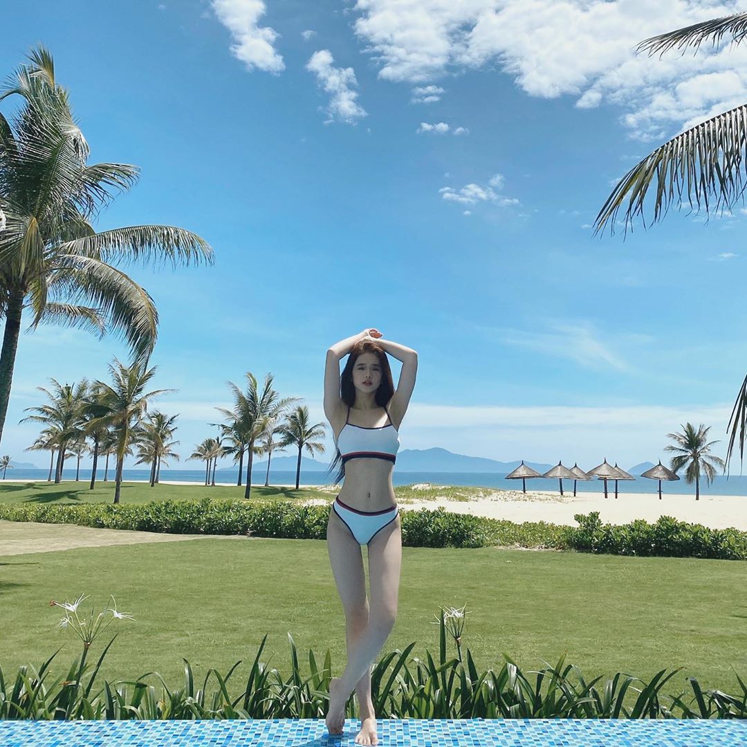Linh Ka lại được khen với lựa chọn bikini thể thao