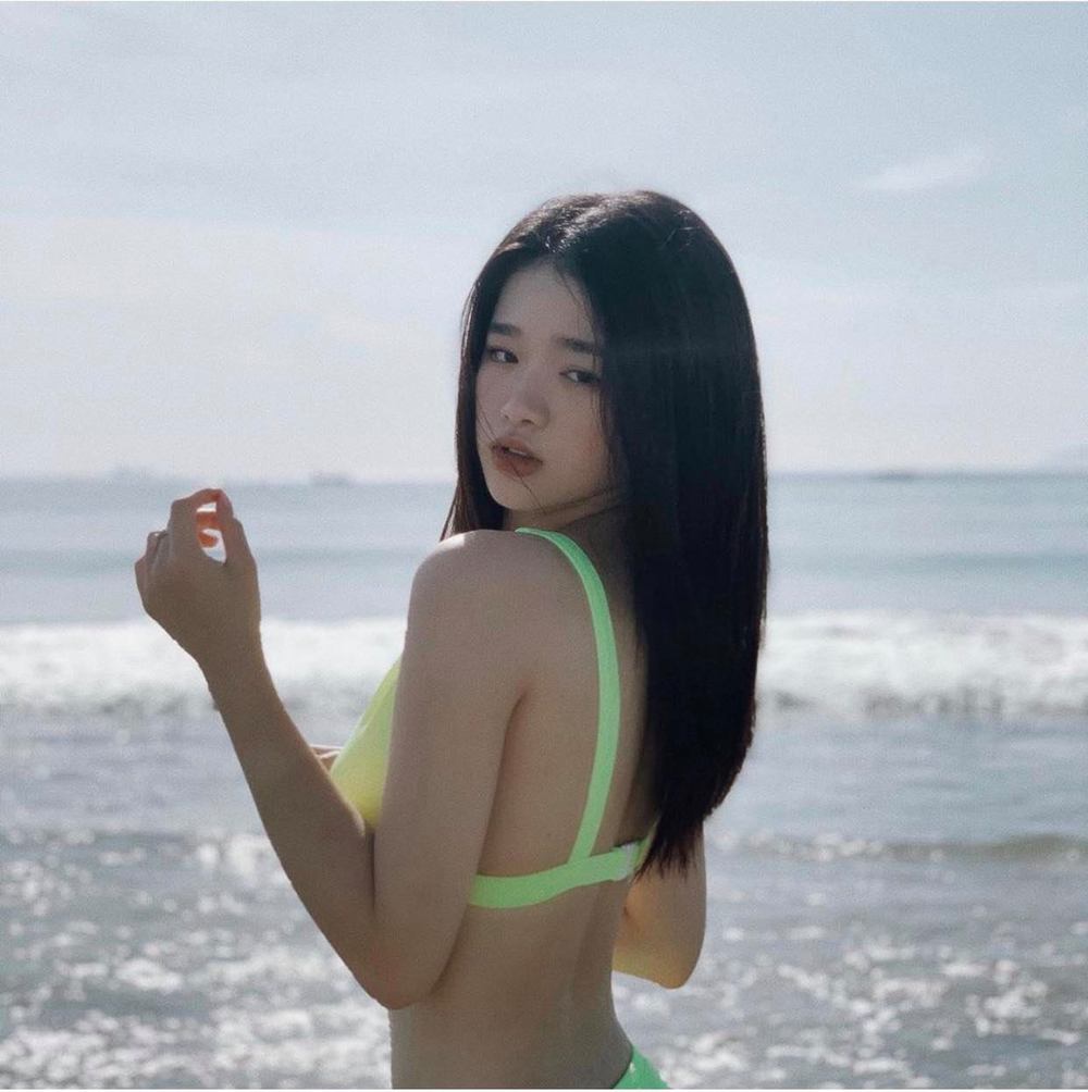 Linh Ka lại được khen với lựa chọn bikini thể thao - 5