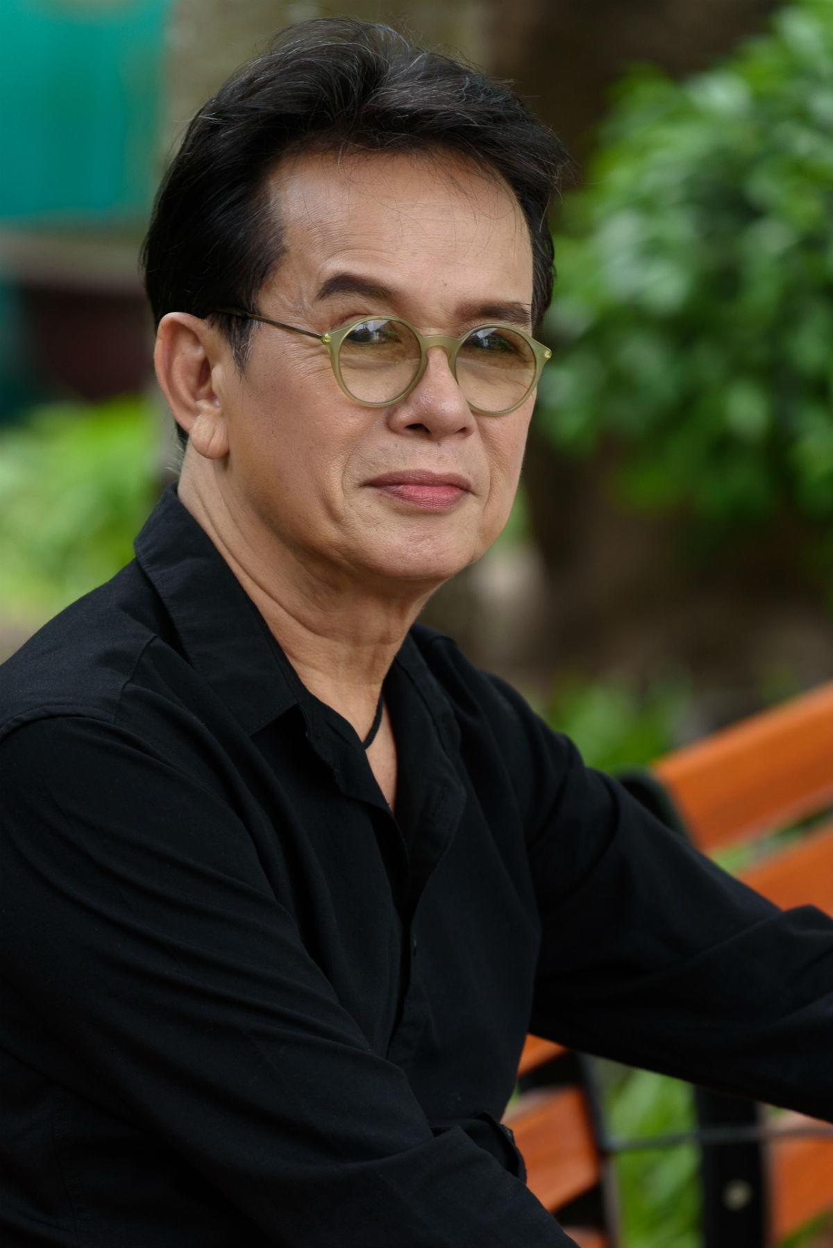 Nhạc sĩ 73 tuổi cưới vợ thứ hai kém 44 tuổi: Mỗi ngày đều phải hôn nhau không dưới 10 lần - 13