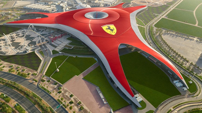 Ferrari World là công viên giải trí trong nhà lớn nhất thế giới được xây dựng ở Abu Dhabi.
