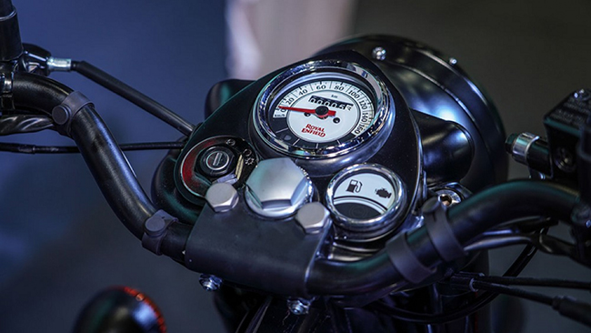 Phiên bản giới hạn Royal Enfield Classic 500 Stealth Black Edition có số lượng giới hạn chỉ 150 xe, xe được niêm yết ở mức 196.800 Baht (143,5 triệu đồng)
