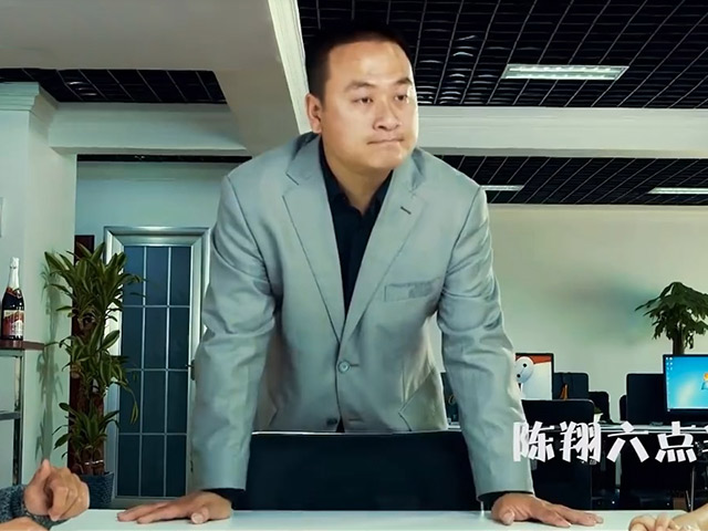 Video Clip Cười - Đừng vội vui mừng khi được sếp khen thưởng