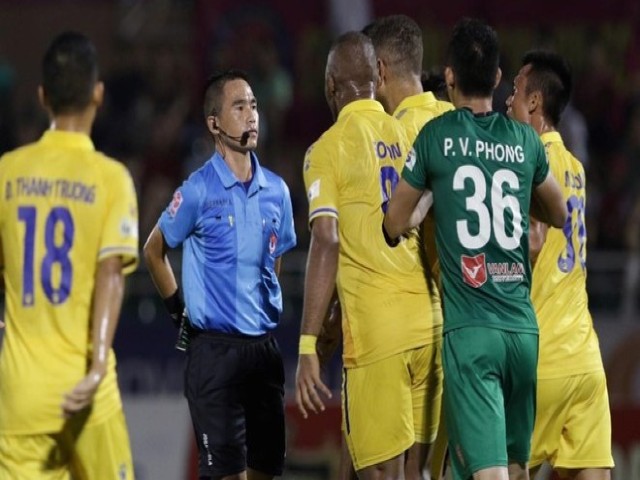 Bóng đá - Trọng tài cứ sai nhưng vì sao ông Trưởng ban vẫn ổn?