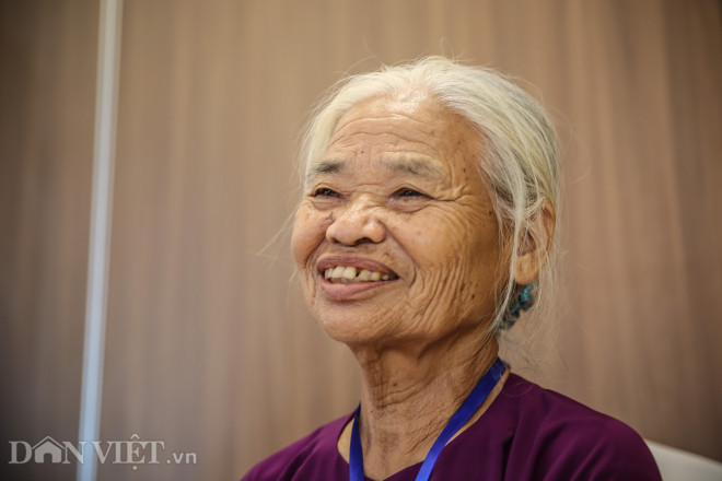 Dù tuổi cao sức yếu nhưng các mẹ vẫn cảm thấy rất vui được về Hà Nội gặp mặt các Mẹ Việt Nam anh hùng trong cả nước.