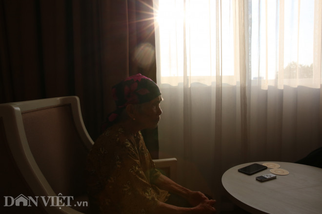 Cũng như nhiều mẹ khác, Mẹ Sự đã đóng góp công sức, và cả những người con cho Tổ quốc. Mẹ có 2 người con hy sinh, một người hy sinh trong kháng chiến chống Pháp, một người hy sinh trong kháng chiến chống Mỹ.