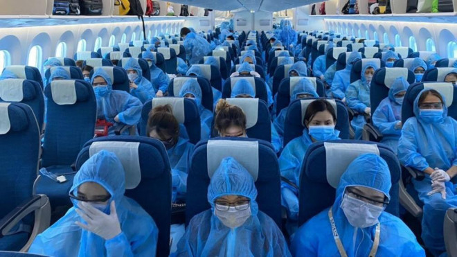 Ngày 29/7, chuyến bay đón 250 người Việt, trong đó có 120 người nhiễm Covid-19 về nước (ảnh internet)
