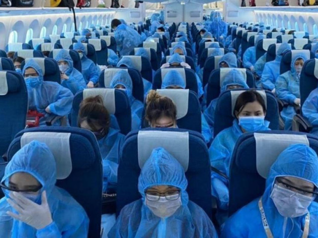 Tin tức trong ngày - Chuyến bay đưa 120 ca nhiễm Covid-19 từ châu Phi về đối mặt nhiều khó khăn