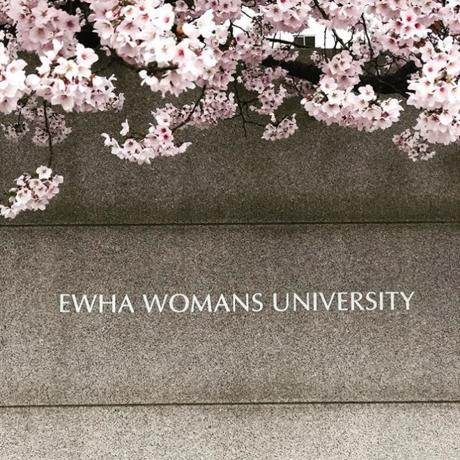 Cổng trường Đại học nữ sinh Ewha