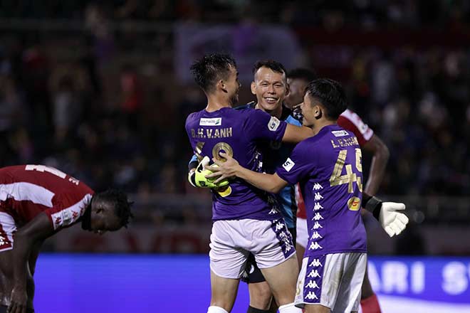 CLB Hà Nội giành thắng lợi quan trọng 3-0 ngay trên sân Thống Nhất của TP.HCM