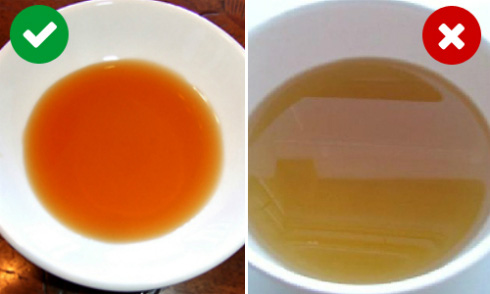 Để chọn được loại nước mắm ngon, chị em cần chú ý tới màu sắc, hương vị.