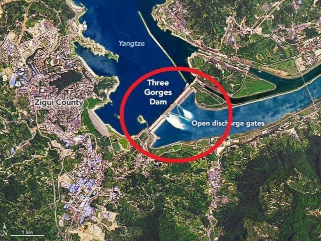 Thế giới - Ảnh chụp từ vũ trụ khi đập thủy điện lớn nhất hành tinh xả lũ