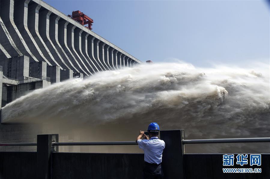 Đập Tam Hiệp đã trải qua hai trận lũ lớn trong năm nay, khiến mực nước ở thân thập dâng cao vượt mức báo động.