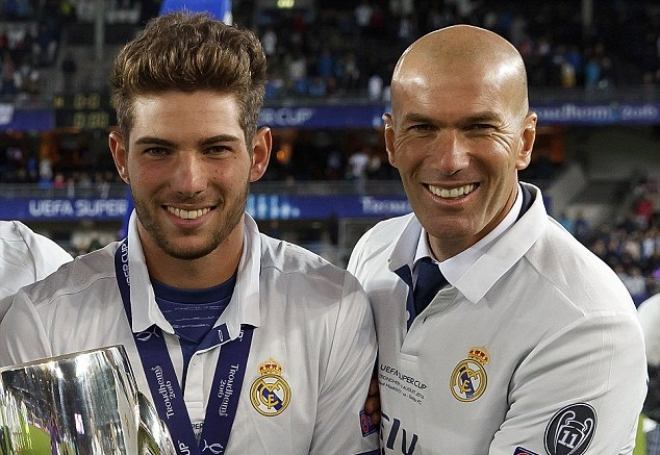 Tin HOT bóng đá trưa 24/7: Real Madrid xử phũ với Zidane "con" - 1
