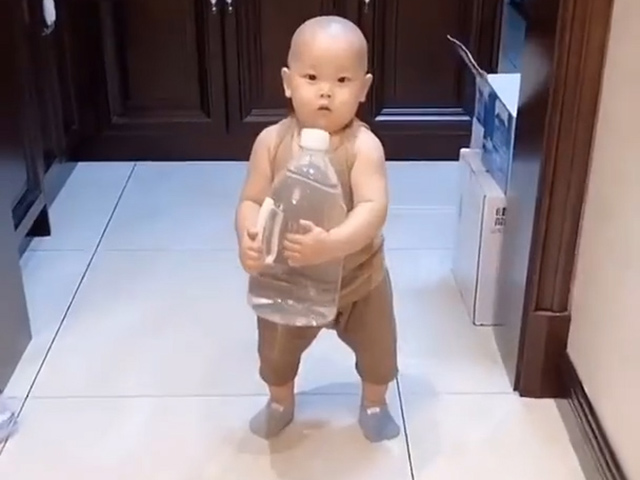 Video Clip Cười - Khi ông bố "lầy lội" được giao nhiệm vụ trông con ngày cuối tuần