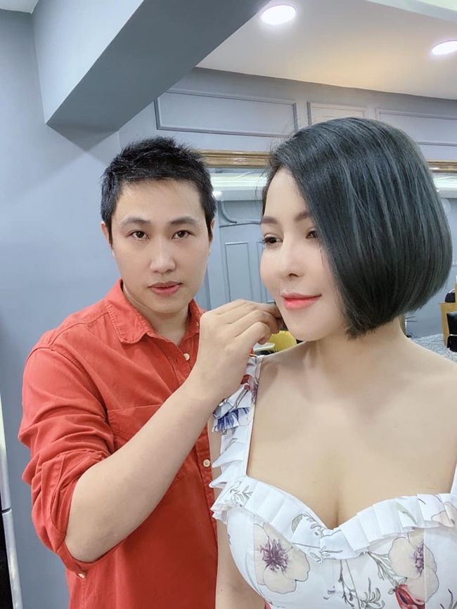 Ngoài đời, Trâm Anh có gu ăn mặc gợi cảm. Trên trang cá nhân, cô thường xuyên chia sẻ hình ảnh cuộc sống thường nhật. Người đẹp 9X cũng thừa nhận bản thân đã mở lòng đón nhận tình yêu mới.
