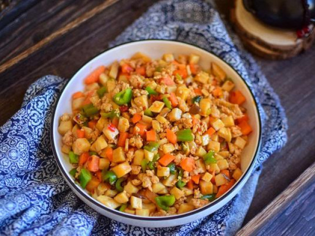 Ẩm thực - Chỉ 1 món xào ăn với cơm trắng cũng đủ ngon rồi, các "thánh lười" vỗ tay rần rần