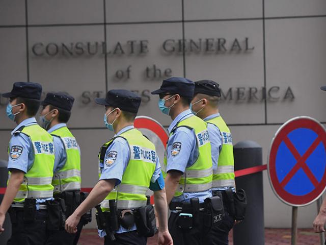Thế giới - An ninh Trung Quốc tập trung bên ngoài lãnh sự quán Mỹ ở Thành Đô